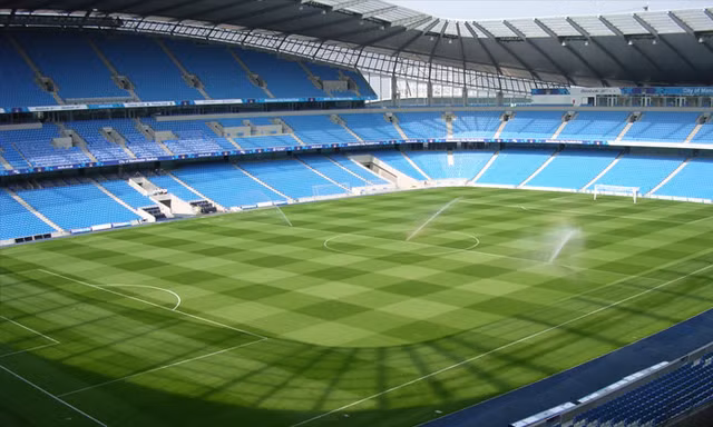 Làm thế nào để sân bóng đá có hai màu cỏ khác nhau?