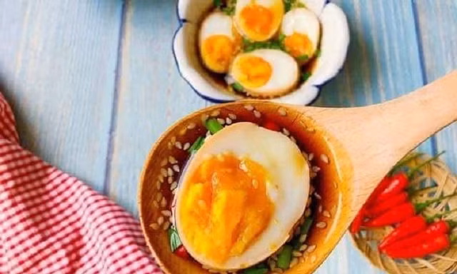 Vé máy bay đi Mỹ, Châu Âu chỉ từ 49USD; trứng ngâm tương hao cơm khiến chị em mê mẩn