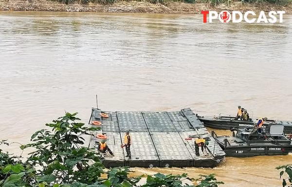 ĐIỂM TIN 20/9: Tàu thuyền đi lại ra sao khi lắp cầu phao tạm thay cầu Phong Châu?