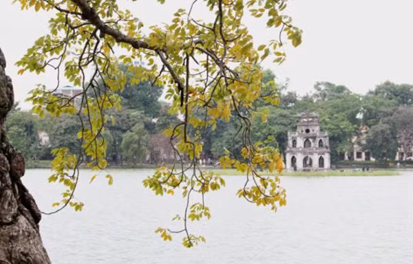 Hà Nội mưa dông giảm dần, thời tiết mát mẻ