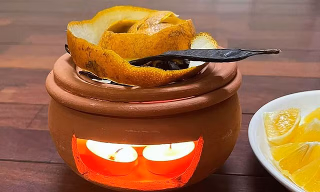 Bếp xông thảo mộc bằng đất nung bất ngờ gây sốt; giá tủ sấy quần áo giảm mạnh