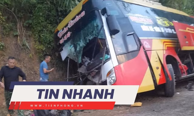 TIN NHANH: Nguyên nhân ban đầu vụ tai nạn nghiêm trọng khiến 1 người chết, 17 người bị thương