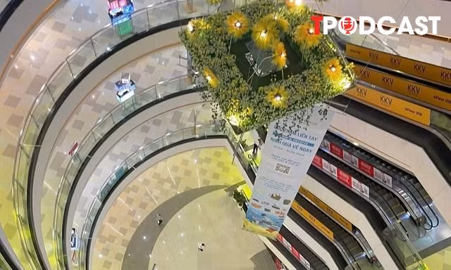 NÓNG 10/4: Hoạt động của Vạn Hạnh Mall ra sao sau 2 vụ nhảy lầu liên tiếp?