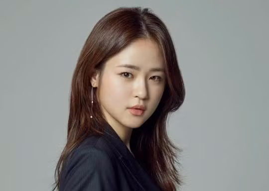 "Mỹ nhân đình đám của Thế giới hôn nhân" Shim Eun Woo bị cư dân mạng Hàn Quốc tố “hai mặt”