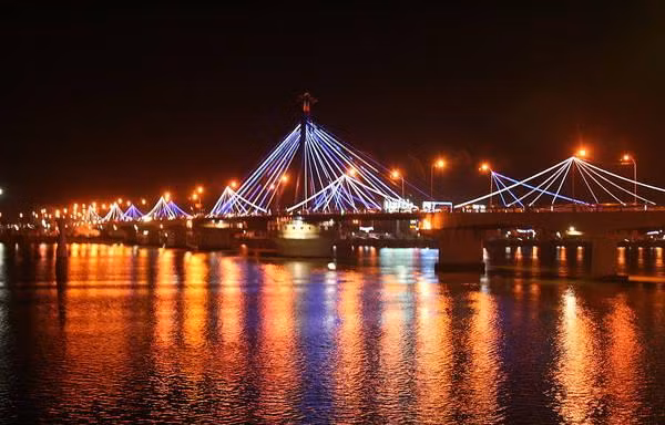 Cầu quay duy nhất ở Việt Nam nằm ở tỉnh thành nào?