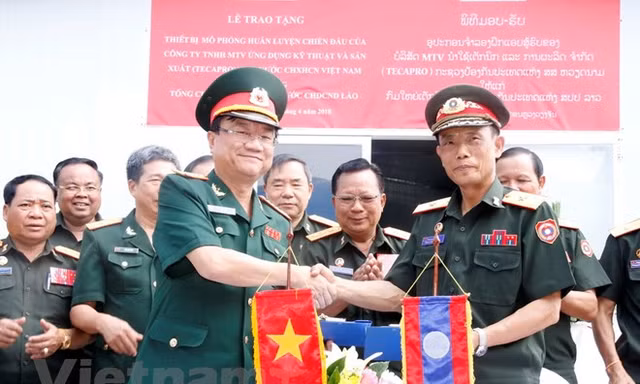 Việt Nam bàn giao trung tâm mô phỏng chiến đấu cho quân đội Lào