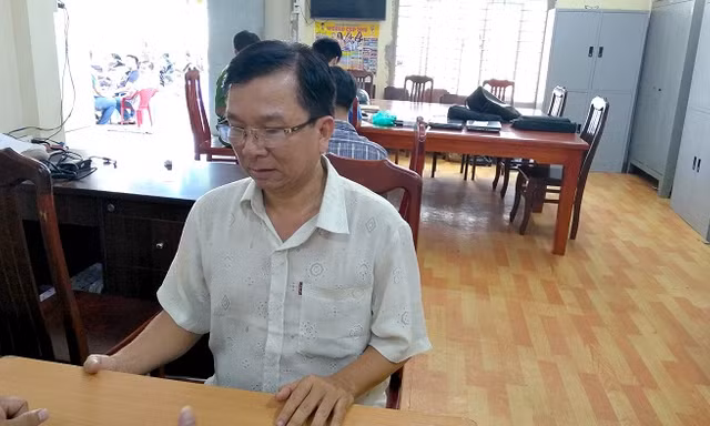 Nguyễn Văn Hòa (áo trắng).