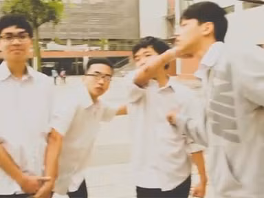 Clip 500 học sinh trường Ams 'đóng băng' 2 phút