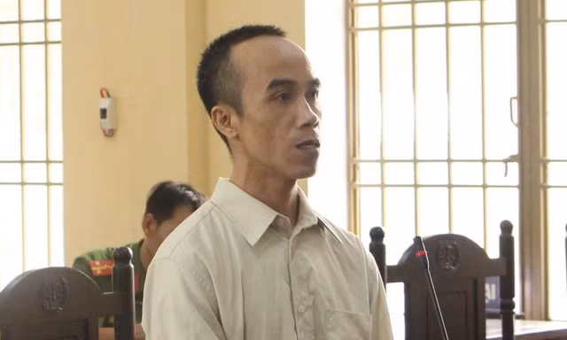 Đi nhậu về, con rể tạt xăng đốt mẹ vợ 