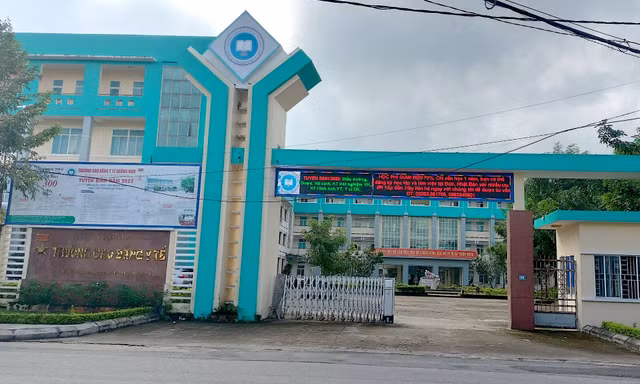Hàng loạt cán bộ, giảng viên ở Quảng Nam ngừng việc tập thể vì bị nợ lương 6 tháng