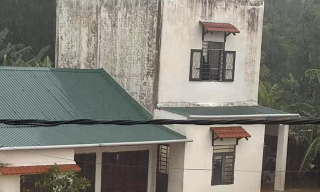 Quảng Nam mưa như trút, nhiều nơi ngập sâu
