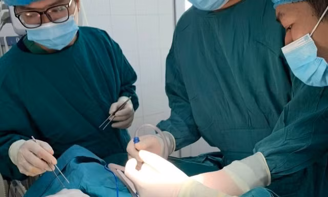 Thanh niên đứt lìa tay, dập phổi do kíp nổ 