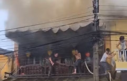 Cháy lớn ở cửa hàng lưu niệm trung tâm phố cổ Hội An