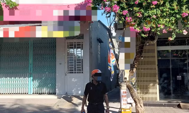 Quảng Nam: Ngôi nhà trong hẻm bốc mùi hôi, người dân tá hỏa phát hiện có người tử vong