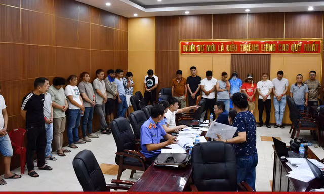 Bắt giữ, triệu tập 34 đối tượng trong đường dây cá độ bóng đá hơn 350 tỷ đồng 