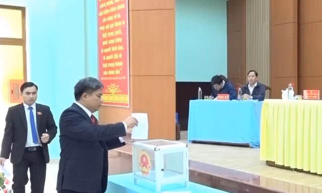 Quảng Nam miễn nhiệm một đại biểu HĐND huyện để xảy ra vi phạm, làm mất uy tín HĐND