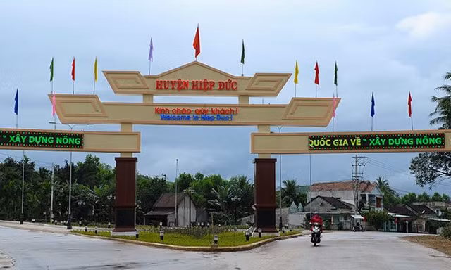 Hai huyện ở Quảng Nam dừng công tác tổ chức bộ máy, cán bộ 
