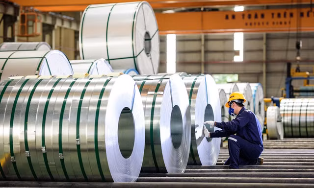 Việc áp thuế chống bán phá giá tạm thời của Bộ Công Thương sẽ tác động tích cực đến Tập đoàn Hoa Sen, giúp Hoa Sen gia tăng sản lượng tiêu thụ tại thị trường Việt Nam.
