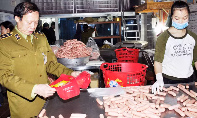 Cơ quan chức năng đã phát hiện trên 5.200 cơ sở vi phạm quy định về an toàn thực phẩm, vật tư nông nghiệp.