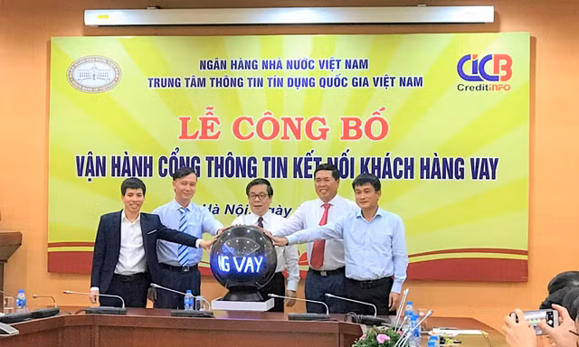 Cổng thông tin kết nối khách hàng vay, sẽ giúp khách hàng có thể tìm hiểu, lựa chọn các gói tín dụng và đăng ký nhu cầu vay vốn tại tổ chức tín dụng phù hợp, tiết kiệm chi phí đi lại, thời gian.