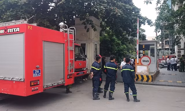 2 xe cứu hỏa được huy động đến hiện trường.