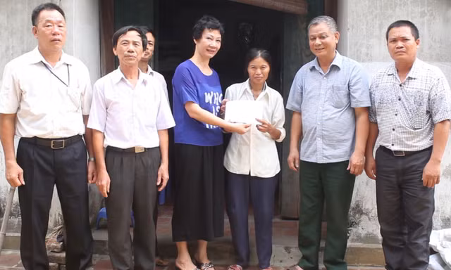 Prudential Việt Nam phối hợp báo Tiền Phong làm từ thiện