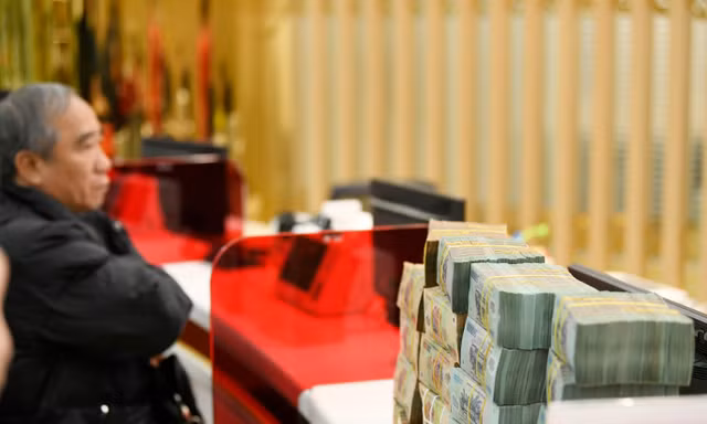 Ngân hàng 'bơm' gần 200.000 tỷ đồng, vì sao doanh nghiệp vẫn khó vay?