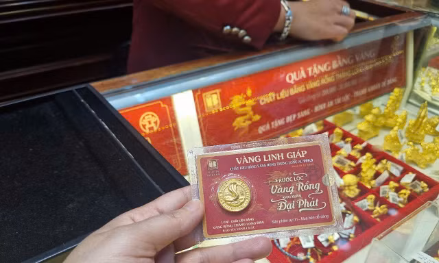 Động thái 'lạ' của nhà vàng khi giá liên tiếp giảm 
