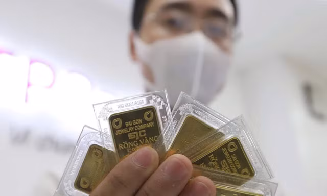 Giá vàng giảm mạnh
