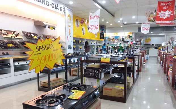 Thương nhân ngồi 'đuổi ruồi' đợi hết tháng 'cô hồn'