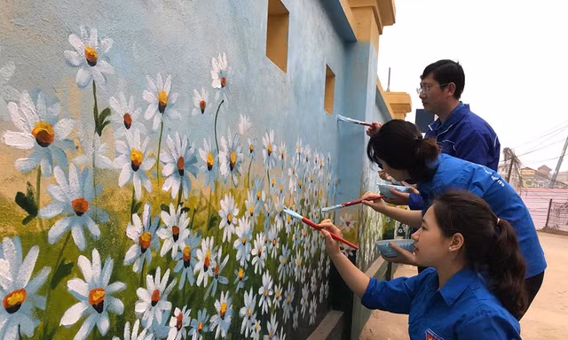 Con đường bích hoa là một trong những hoạt động ý nghĩa của tuổi trẻ Thủ đô nhằm xây dựng văn minh đô thị