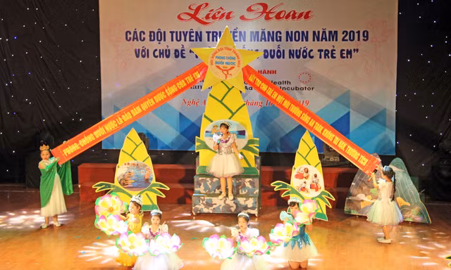 Phần thi sáng tạo của Đội tuyên truyền măng non đến từ tỉnh Thanh Hóa tại Liên hoan các Đội tuyên truyền măng non năm 2019 với chủ đề "Phòng, chống đuối nước trẻ em".