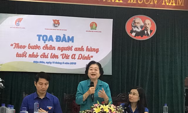 Buổi tọa đàm tổ chức tại TP Điện Biên Phù dưới dự chủ trì của bà Trương Mỹ Hoa, nguyên Phó Chủ tịch nước; anh Nguyễn Ngọc Lương, Bí thư T.Ư Đoàn, Chủ tịch Hội đồng Đội T.Ư