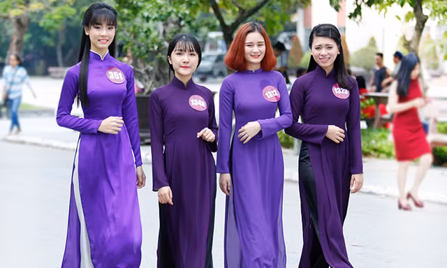Ngắm nét thanh lịch nữ sinh xứ Huế 
