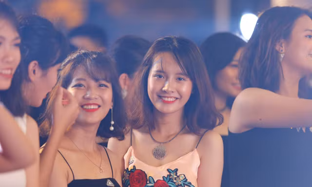 Nữ sinh Lương Thế Vinh xinh tươi trong lễ trưởng thành và tri ân