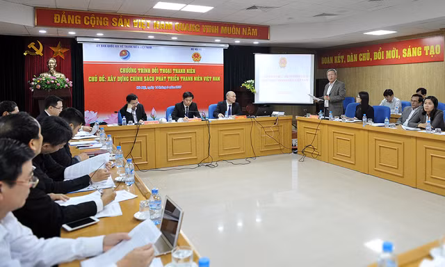 Chương trình có nhiều ý kiến trao đổi, kiến nghị xung quanh các vấn đề phát triển thanh niên Việt Nam (Ảnh: Xuân Tùng)