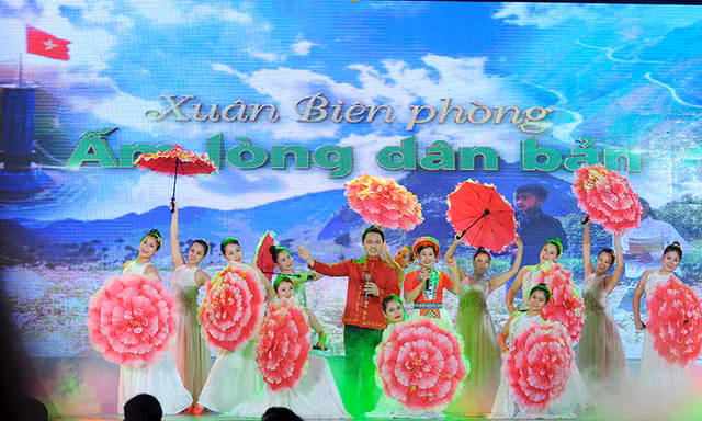 Xuân Biên phòng sưởi ấm biên cương