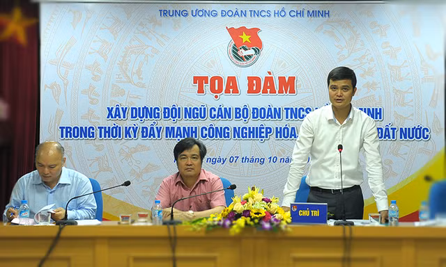 Bí thư T.Ư Đoàn Bùi Quang Huy phát biểu tổng kết toạ đàm