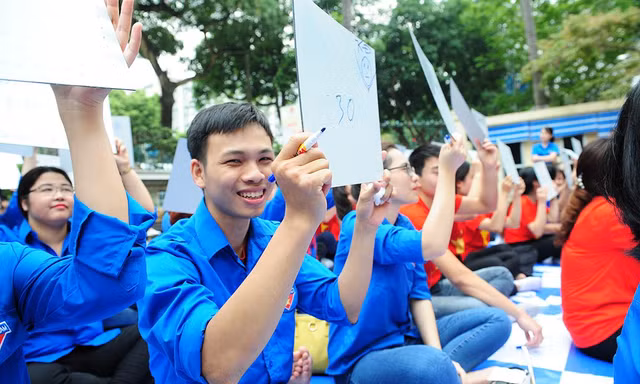 Sôi động thi tài kiến thức 'Tự hào tháng ba - Đoàn ta tiến bước'