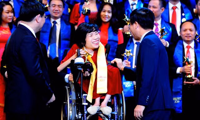 Bất ngờ xuất hiện doanh nhân trẻ Sao Đỏ thứ 11