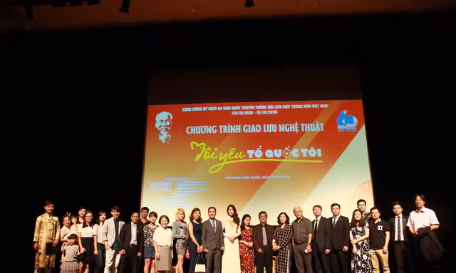 Giao lưu nghệ thuật thanh niên 'Tôi yêu Tổ quốc tôi' tại Hàn Quốc