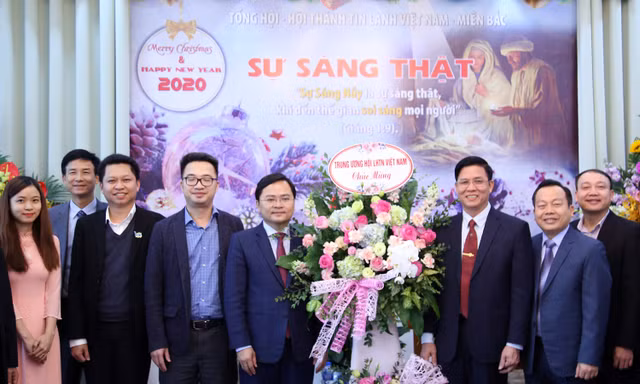Chủ tịch T.Ư Hội LHTN Việt Nam chúc mừng mùa Giáng sinh