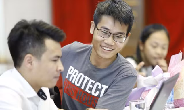 Quà 8/3 của cảnh sát hình sự và chàng trai vàng hoá học