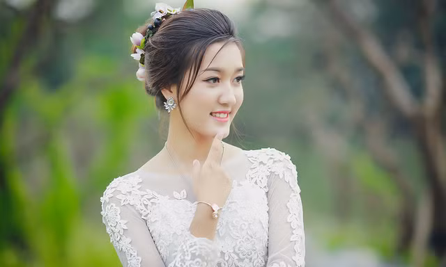 Thí sinh iMiss Thăng Long bất ngờ khoác áo cưới trước đêm chung kết