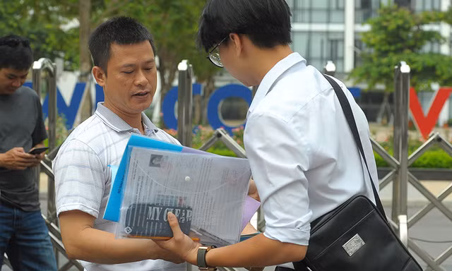 Xúc động thầy, cô 'tiếp lửa' cho thí sinh vượt vũ môn