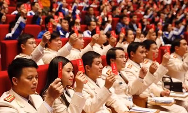 Các đại biểu biểu quyết tại Đại hội. ẢNh: Như Ý