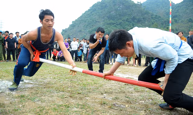 Áo xanh biên phòng đón Tết cùng dân