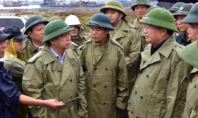 Phó Thủ tướng Trịnh Đình Dũng đánh giá cao công tác chuẩn bị phòng, chống bão số 5 của chính quyền, lực lượng chức năng tỉnh TT-Huế.