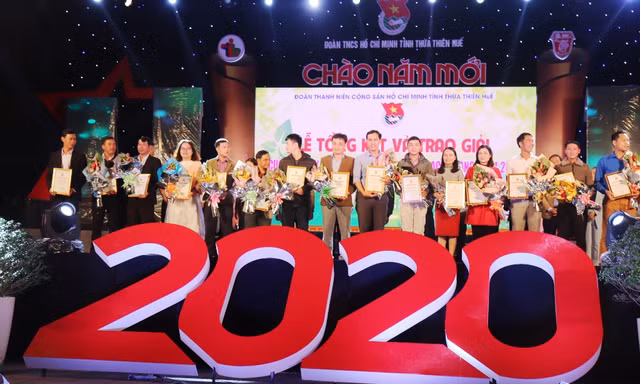 Lễ trao giải cuộc thi “Trường học xanh - sạch - sáng” do Tỉnh Đoàn TT-Huế tổ chức tối 31/12/2019