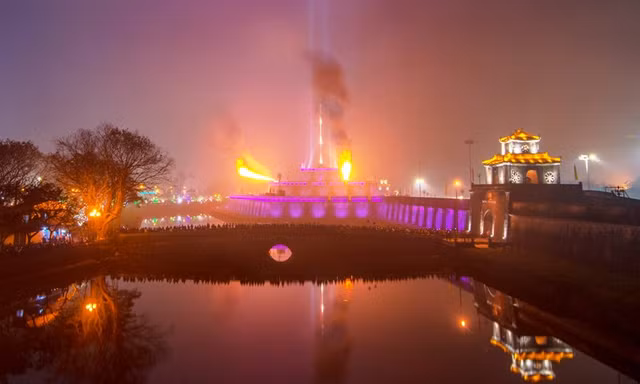 Thần công khai hỏa trên Kỳ đài Huế. Ảnh: Đình Huy